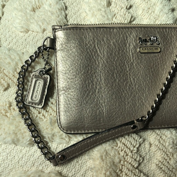 ✨ COACH WRISTLET ✨ - Picture 4 of 7